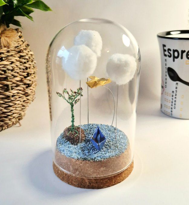 Cloche de verre avec origamis miniatures 