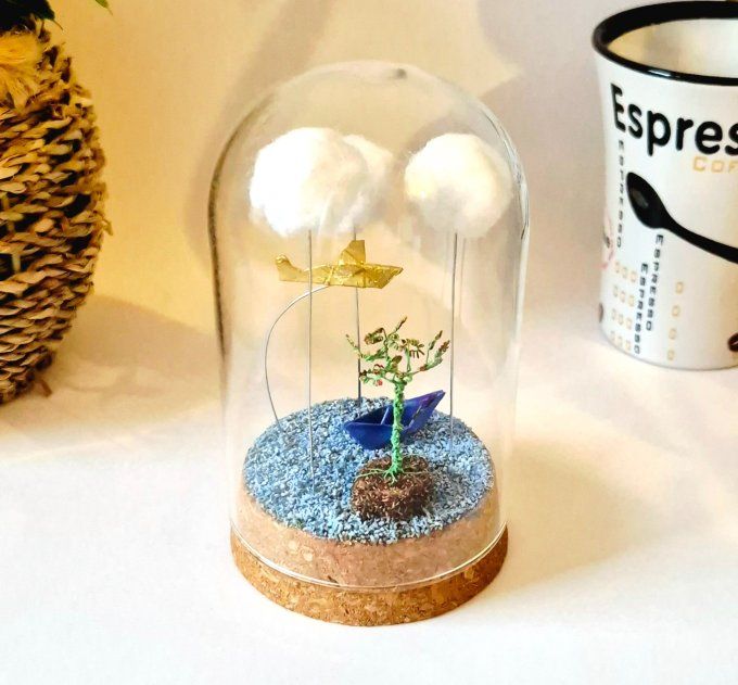 Cloche de verre avec origamis miniatures 