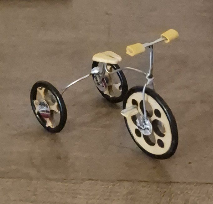 Le Tricycle Miniature